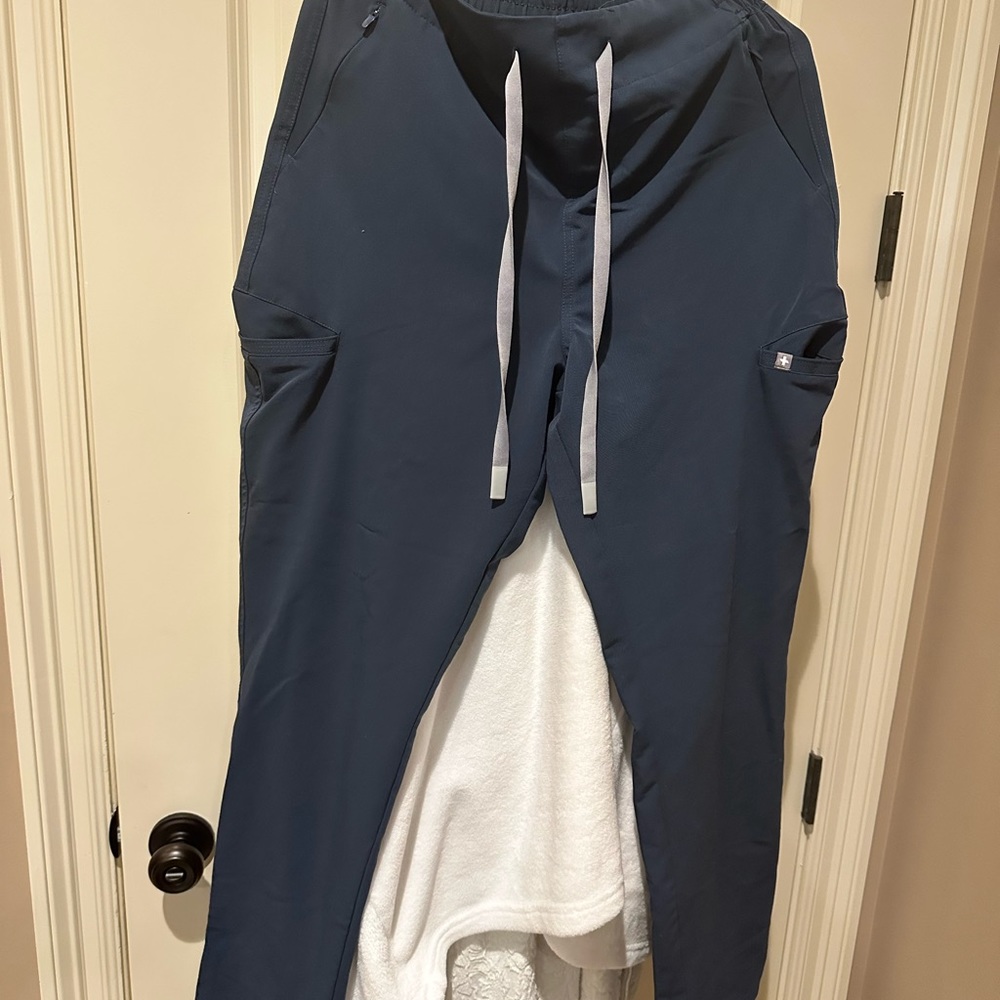 Figs size medium cargo style scrub pants.  Only worn twice.